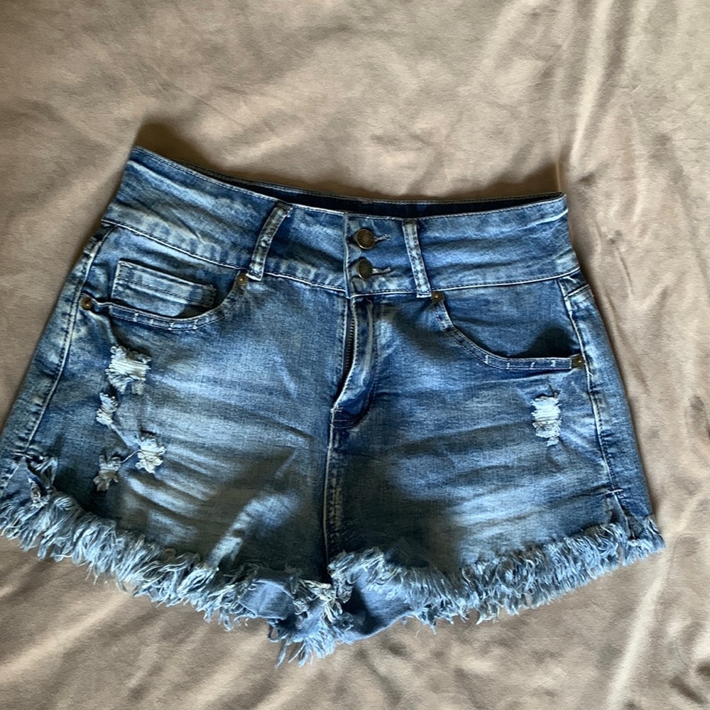 Women’s denim shorts size MEDIUM